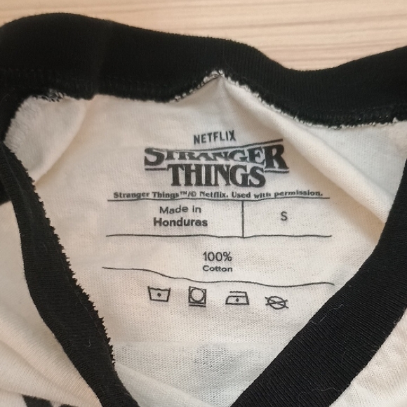 Netflix Hellfire Club Kids Raglan Shirt - Black and White - Picture 2 of 2